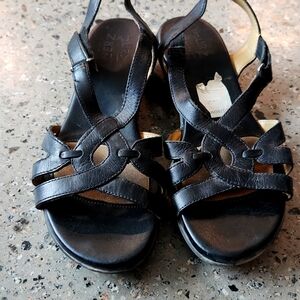 Black leather Naturalizer Sandals Size 7